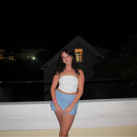 Hey!! My name is Olivia and I am new to the Poshmark Community! - Picture 1 of 3